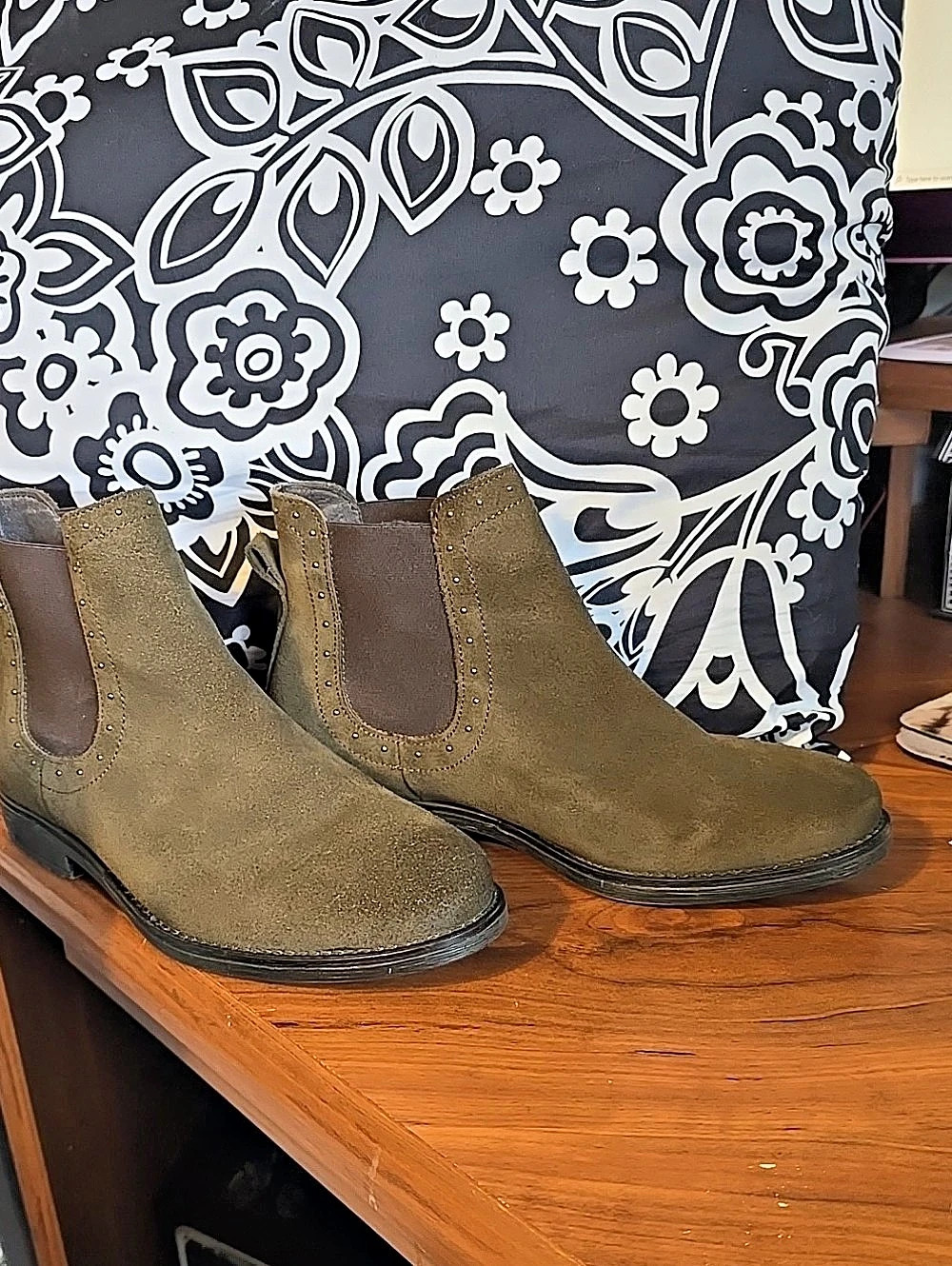 Bos & Co Suede-Look Risk Chelsea Ankle Boots EU 38 US 7. NWOB